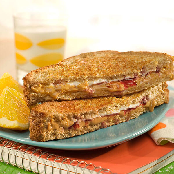 SKIPPY® Creamy Grilled PB&J’s / Sándwich a la parrilla con mantequilla de maní y mermelada