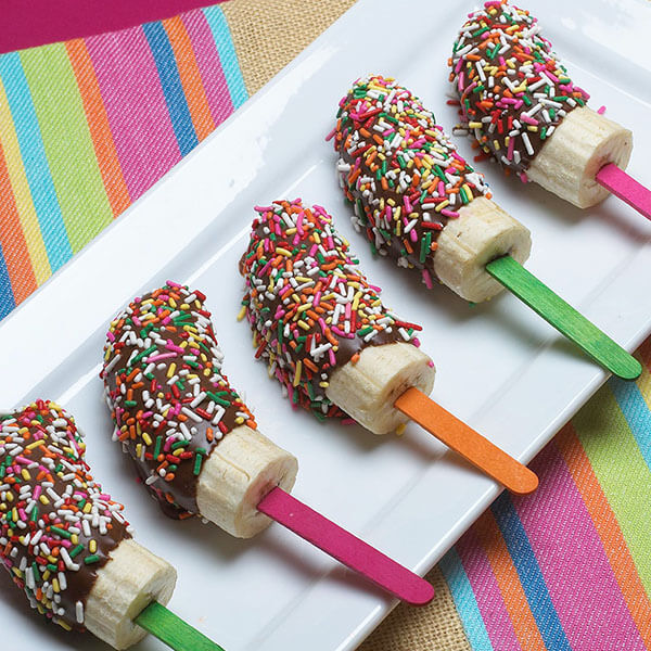 SKIPPY® Frozen Chocolate Peanut Butter Banana Pops / Banana Pops con mantequilla de maní y chocolate congelados