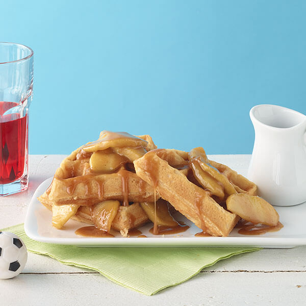 SKIPPY® Peanut Butter and Apple Topped Waffles / Waffles de manzana y mantequilla de maní