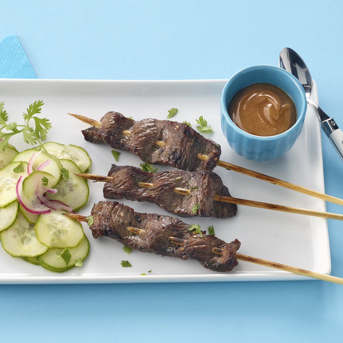 SKIPPY® Grilled Beef Satay with Spicy Peanut Sauce / Carne asada, Satay con salsa de maní picante