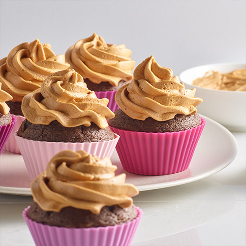 SKIPPY® Fluffy Chocolate Peanut Butter Cupcakes / Cupcakes esponjosos de mantequilla de maní de chocolate